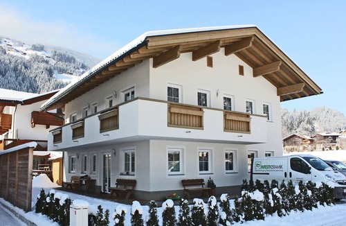Zillertal Apartment | Apartment in Aschau near Ski Slopes