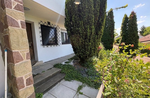 Neckarrems Apartment | Apartment "At the Two Rivers" with Private Garden and Wi-Fi