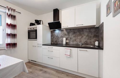 Schwandorf Apartment | Apartment 'Aufm Weinberg' with Wi-Fi