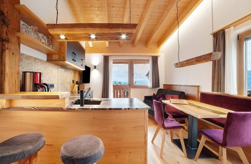 Lagundo Apartment | Apartment 'Bartgeier' with Mountain View, Shared Garden and Wi-Fi