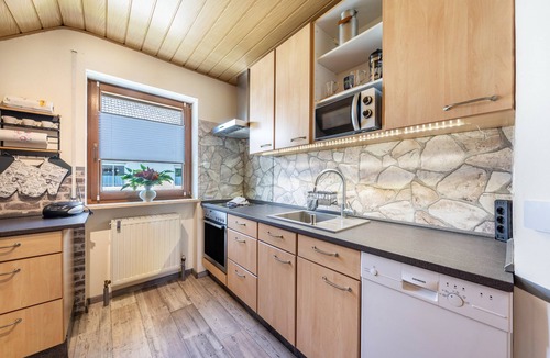 Ebensfeld Apartment | Apartment 'Bassd Scho' with Shared Garden, Balcony and Wi-Fi