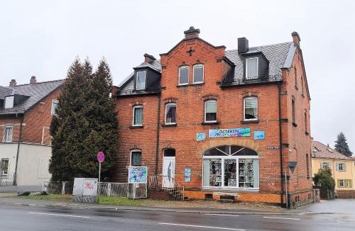 Jakobshof Apartment | Apartment Bayreuth, Große Ferienwohnung im Haus mit Kunst, 3 Schlafzimmer, Küche, Parkplatz