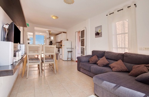 Castillo Caleta de Fuste Apartment | Apartment 'Beautiful 3-Bed' with Pool, Garden and Wi-Fi