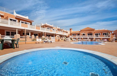 Castillo Caleta de Fuste Apartment | Apartment 'Beautiful 3-Bed' with Pool, Garden and Wi-Fi