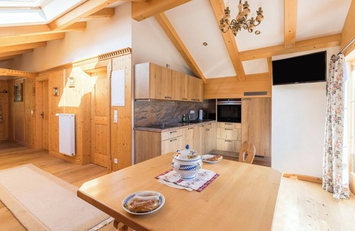Mittenwald Apartment | Apartment 'Bergkristall' Near the Ski Lift with Mountain View, Wi-Fi & Balcony