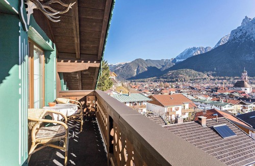 Mittenwald Apartment | Apartment 'Bergkristall' Near the Ski Lift with Mountain View, Wi-Fi & Balcony