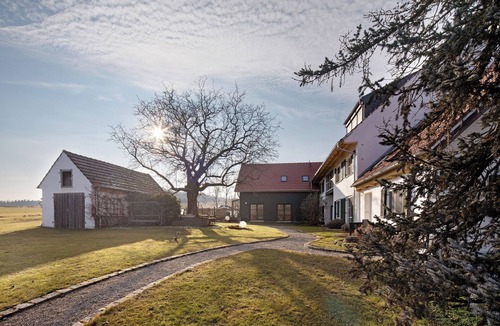 Mickhausen Apartment | Apartment 'Birkethof Romantik' with Shared Terrace, Private Garden and Wi-Fi