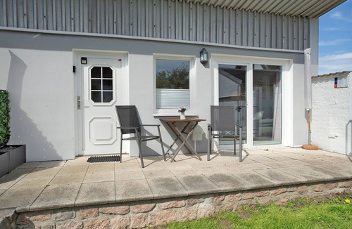 Schaprode Apartment | Apartment 'Boddenferienhaus - 13 Treibholz' with Shared Terrace and Wi-Fi