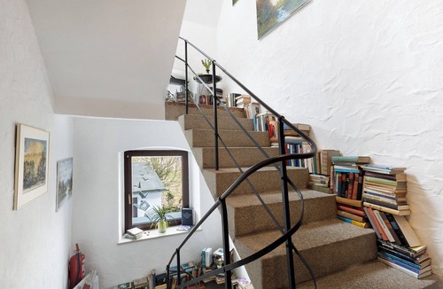 Kirchenlamitz Apartment | Apartment "Buchhaus Vier - Erdgeschoss" with Shared Terrace & Wi-Fi