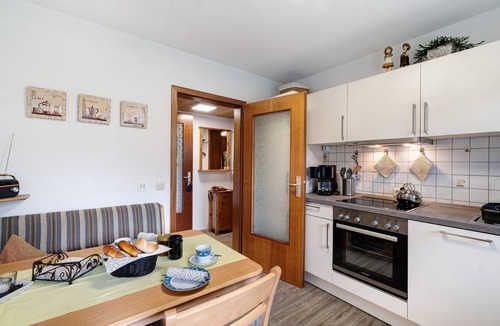 Kniebis Apartment | Apartment C, 45 sqm with Private Terrace, Shared Garden and Wi-Fi