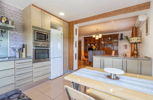 Alfarras Apartment | Apartment 'Casa Francisco y Carmen' with Mountain Views, Wi-Fi and Air Conditioning