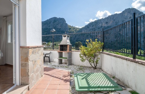 Montejaque Apartment | Apartment 'Casa Isabelina' with Mountain View, Shared Pool and Shared Garden