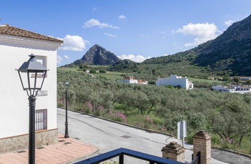 Montejaque Apartment | Apartment 'Casa Riguelas' with Mountain View, Shared Pool and Shared Garden
