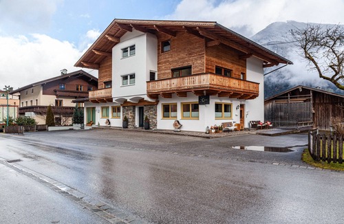 Ried im Zillertal Apartment | Apartment Catrin – Hochzillertal/Hochfügen Ski Area, Sauna, E-Charger, Mountain Views