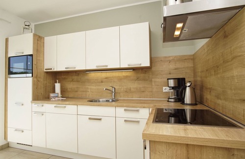 Lobbe Apartment | Apartment close to the beach with balcony, use of swimming pool and sauna - Rex Rugia