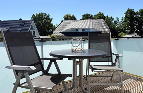 Lobbe Apartment | Apartment close to the beach with balcony, use of swimming pool and sauna - Rex Rugia