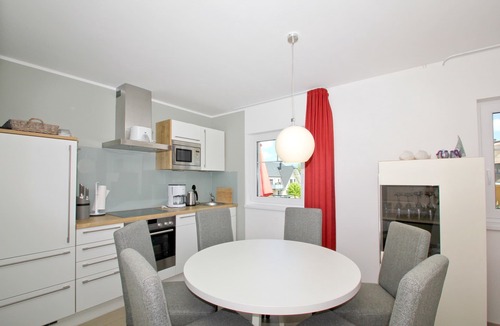 Lobbe Apartment | Apartment close to the beach with balcony, use of swimming pool and sauna - Rex Rugia H-1010