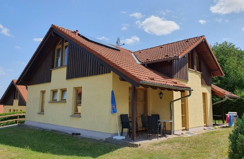Neuscheidenbach Apartment | Apartment-Comfort-Ensuite with Shower-Balcony
