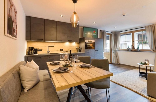 Zillertal Apartment | Apartment Das Krumerhaus - "Der Krumer" with Balcony and Wi-Fi
