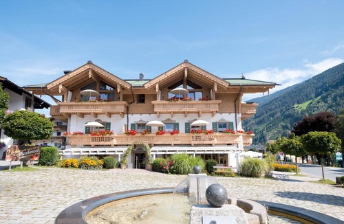 Zillertal Apartment | Apartment Das Krumerhaus - "Der Krumer" with Balcony and Wi-Fi