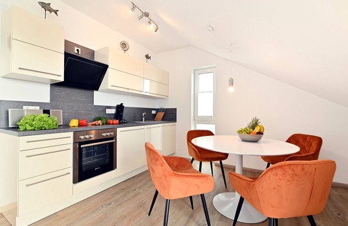 Wasserburg Apartment | Apartment 'Dinkelbach Traumblick 3 B' with Lake View, Balcony and Wi-Fi