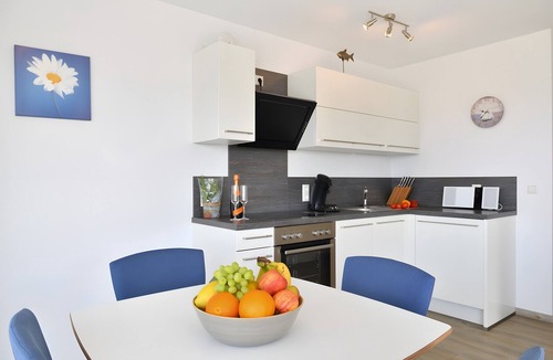 Wasserburg Apartment | Apartment “Dinkelbach Dream View 3 D” with Lake View, Balcony and Wi-Fi