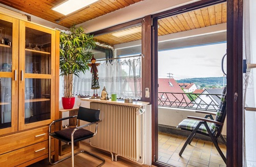 Bingen Apartment | Apartment 'Dachwohnung Schneider Bingen' with Balcony, Wi-Fi and Air Conditioning