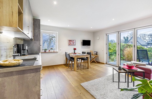 Saalhausen Apartment | Apartment 'Ferienwohnung Amsel A, 50qm' with Mountain View, Private Terrace and Wi-Fi