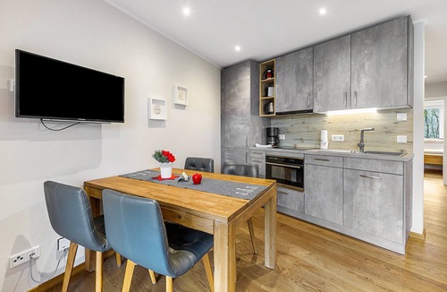Kickenbach Apartment | Apartment 'Ferienwohnung Buchfink B, 50qm' with Mountain View, Private Terrace and Wi-Fi
