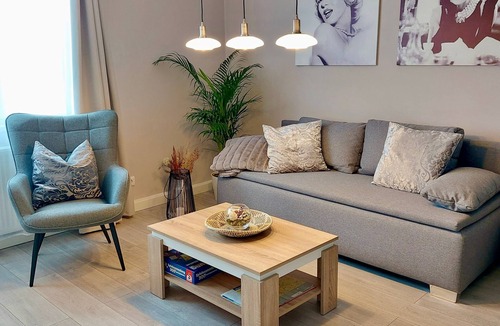 Reinhardtsdorf-Schoena Apartment | Apartment 'Am Hochwald' with Mountain View, Private Terrace and Wi-Fi