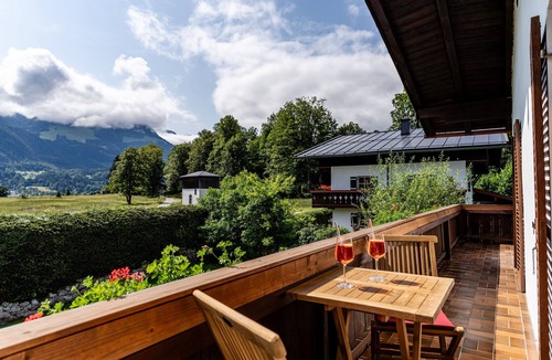 Oberschonau Apartment | Apartment Justine, 80sqm up to 4 persons, bathtub, large balcony and mountain view