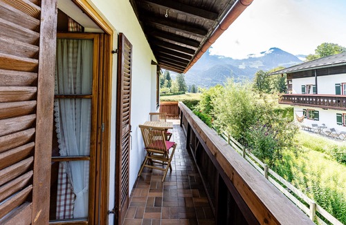 Oberschonau Apartment | Apartment Justine, 80sqm up to 4 persons, bathtub, large balcony and mountain view