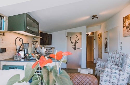 Germaringen Apartment | Apartment 'Deer' with Shared Garden, Wi-Fi and Air Conditioning
