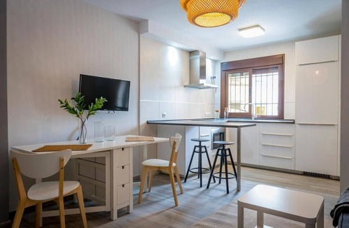 Antequera Apartment | Apartment "Dolmen De Viera" with Wi-Fi and Air Conditioning