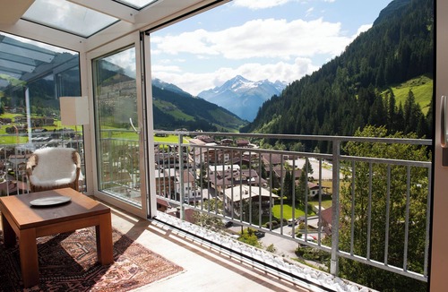 Vorderlanersbach Apartment | Apartment Eggerfeld with winter garden, ski-in ski-out