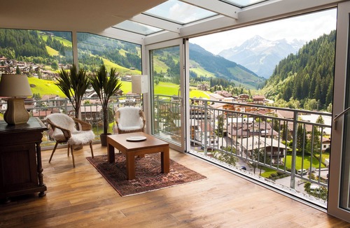 Vorderlanersbach Apartment | Apartment Eggerfeld with winter garden, ski-in ski-out