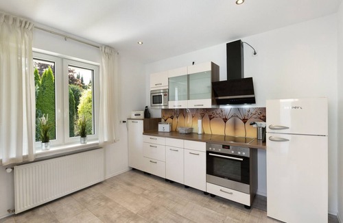 Arnsberg Apartment | Apartment 'Erdgechoss' with Private Terrace and Wi-Fi