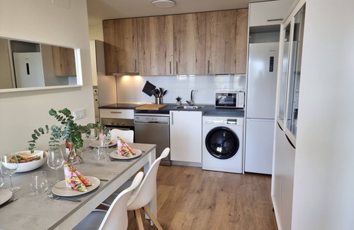 Las Lagunas Apartment | Apartment 'New 3 Bed Family Suite In Mijas' with Wi-Fi and Air Conditioning