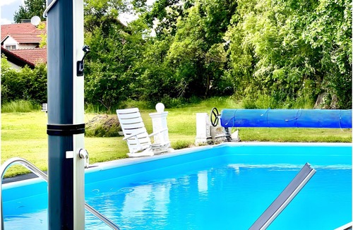 Hohenwart Apartment | Apartment 'Familienzimmer - Galerie' with Shared Pool, Shared Garden and Wi-Fi