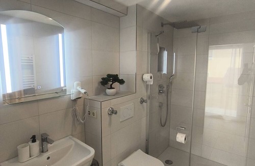 Reutlingen Apartment | Apartment-Family-Private Bathroom-Terrace
