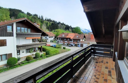 Burgberg Apartment | Apartment 'Ferienwohnung Hörnleblick' with Balcony and Wi-Fi