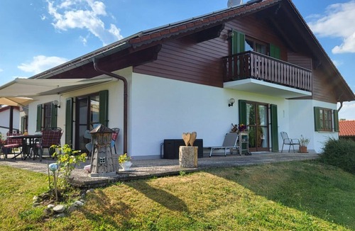 Dettenschwang Apartment | Apartment 'Ferienwohnung Strobl' with Balcony and Wi-Fi