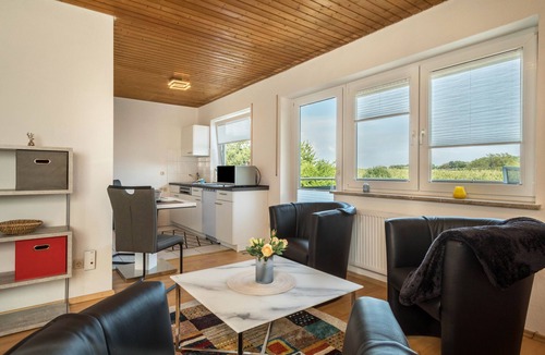 Schnetzenhausen Apartment | Apartment "Ferien am See 4" with Garden & Wi-Fi