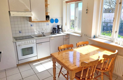 Langeneß Apartment | Apartment 'Ferienwohnung Gröde' with Sea View, Shared Terrace and Wi-Fi