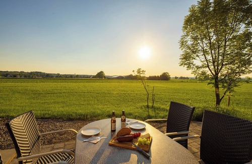 Unterallgau Apartment | Apartment 'Ferienwohnung Egg-Hof' with Mountain View, Private Terrace and Wi-Fi