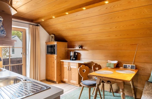 Obergrainau Apartment | Apartment 'Ferienhaus Frühholz - Waxenstein' with Mountain View, Balcony and Wi-Fi