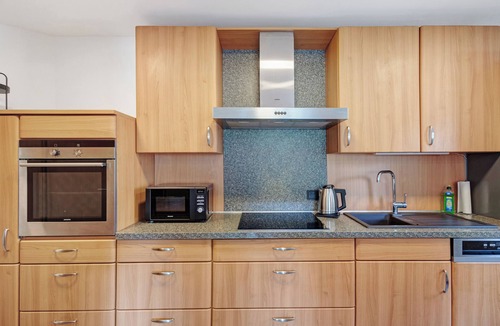 Pommelsbrunn Apartment | Apartment 'Ferienwohnung Högenbachtal' with Private Terrace, Private Garden and Wi-Fi