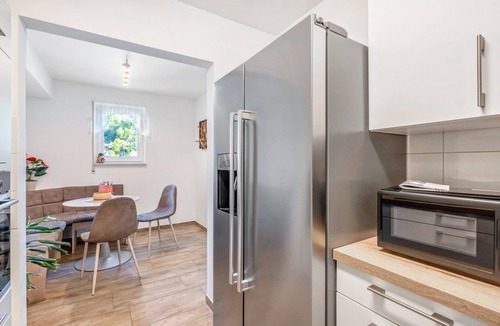 Stadt Wehlen Apartment | Apartment 'Ferienwohnung Elbufer 3a' with Mountain View, Private Terrace and Wi-Fi