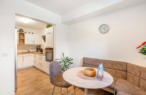 Stadt Wehlen Apartment | Apartment 'Ferienwohnung Elbufer 3a' with Mountain View, Private Terrace and Wi-Fi