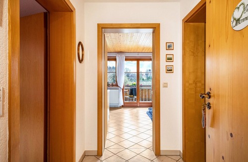 Rothkreuz Apartment | Apartment “Ferienwohnung Hahn” near Lake Constance with Wi-Fi, Balcony & Garden